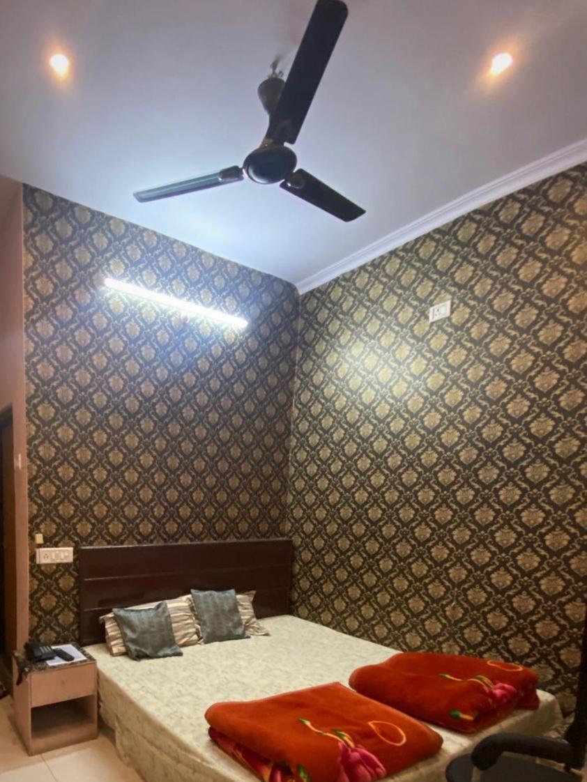 Ds Residency Varanasi-Prime Location-Parking Exterior foto